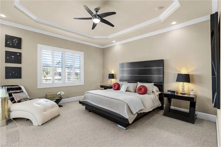 S P A C I O U S Master Bedroom w/sitting area