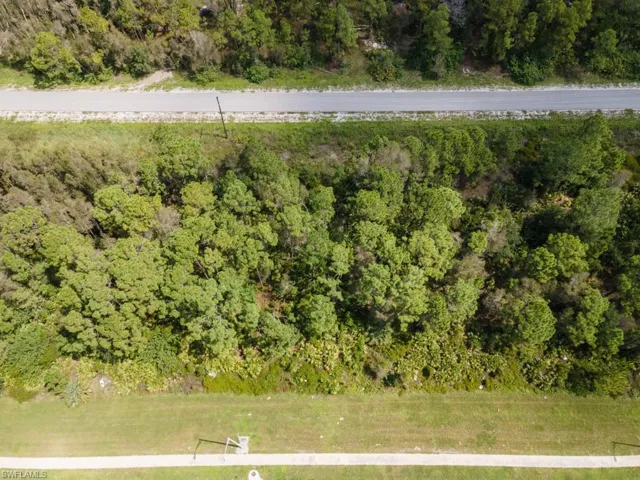 2810  Meadow  RD, Lehigh Acres, FL 33974