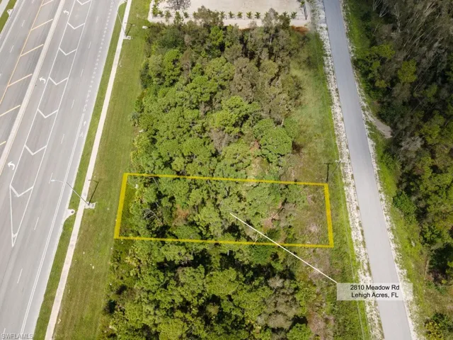 2810  Meadow  RD, Lehigh Acres, FL 33974