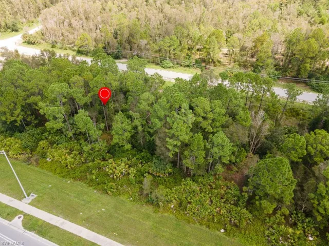2810  Meadow  RD, Lehigh Acres, FL 33974