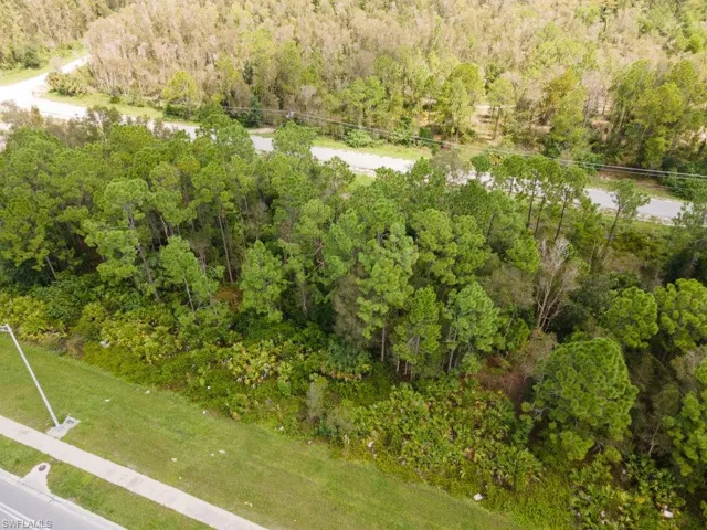 2810  Meadow  RD, Lehigh Acres, FL 33974