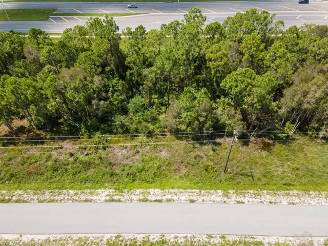2810  Meadow  RD, Lehigh Acres, FL 33974