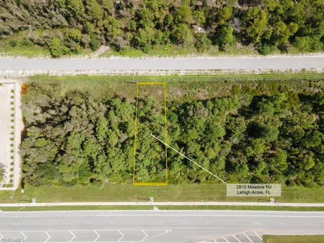 2810  Meadow  RD, Lehigh Acres, FL 33974