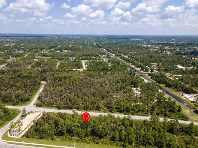 2810  Meadow  RD, Lehigh Acres, FL 33974