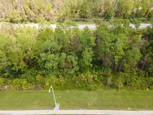 2810  Meadow  RD, Lehigh Acres, FL 33974