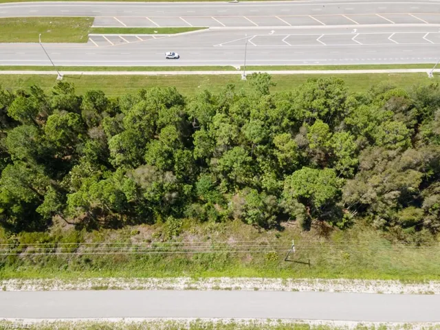 2810  Meadow  RD, Lehigh Acres, FL 33974