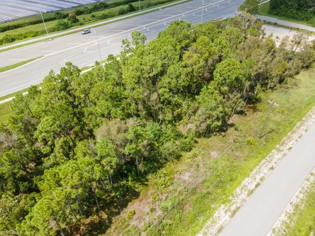 2810  Meadow  RD, Lehigh Acres, FL 33974