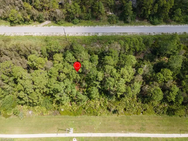 2810  Meadow  RD, Lehigh Acres, FL 33974