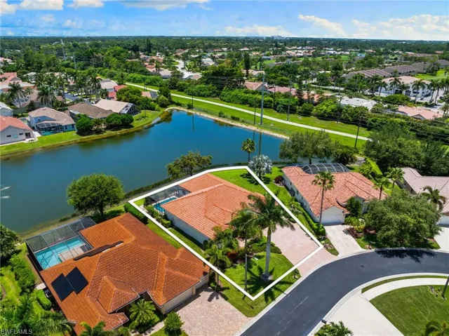 5014  Old Pond  DR, Naples, FL 34104