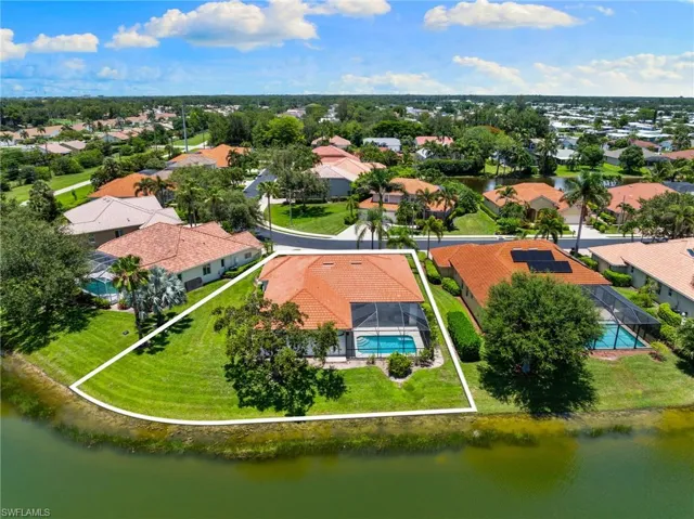 5014  Old Pond  DR, Naples, FL 34104
