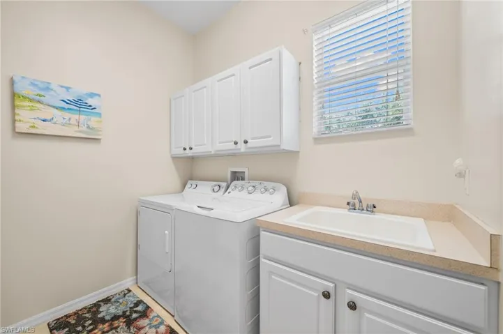 5014  Old Pond  DR, Naples, FL 34104