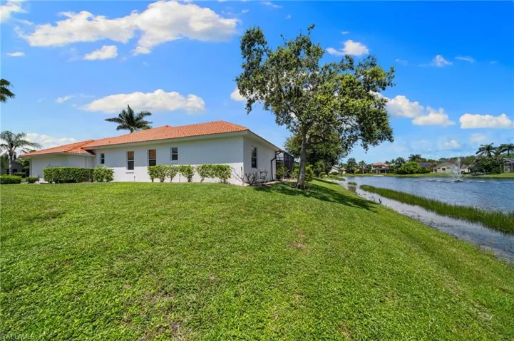 5014  Old Pond  DR, Naples, FL 34104