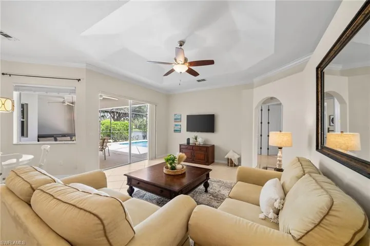 5014  Old Pond  DR, Naples, FL 34104