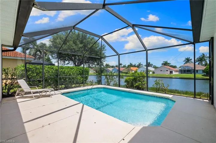 5014  Old Pond  DR, Naples, FL 34104