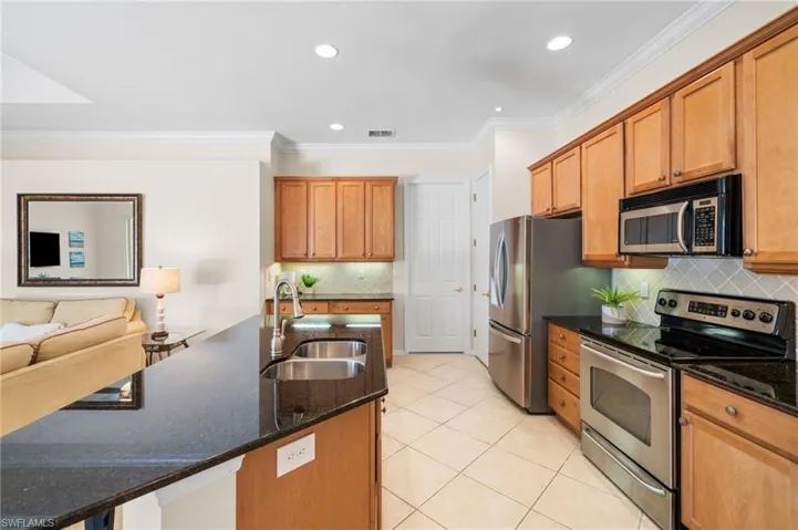 5014  Old Pond  DR, Naples, FL 34104