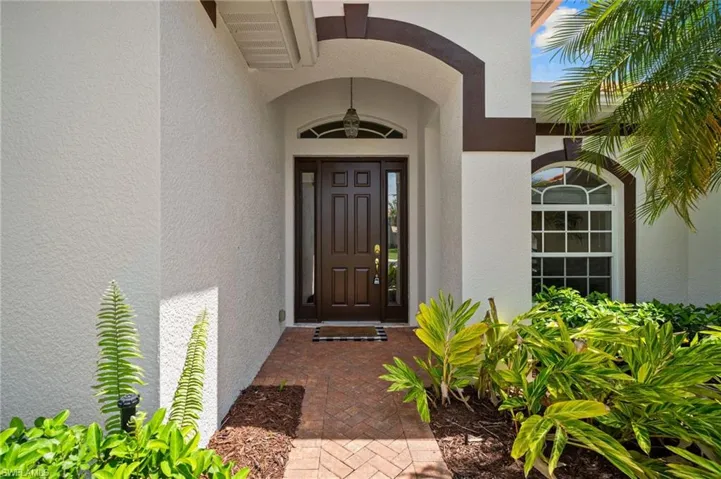 5014  Old Pond  DR, Naples, FL 34104