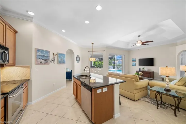5014  Old Pond  DR, Naples, FL 34104
