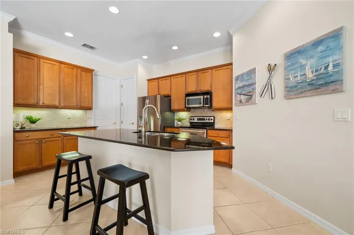 5014  Old Pond  DR, Naples, FL 34104