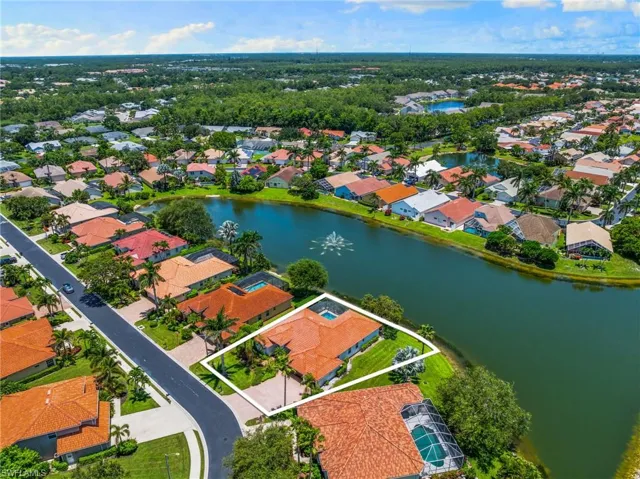 5014  Old Pond  DR, Naples, FL 34104