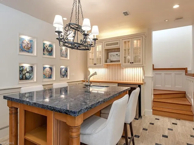 221 2nd Ave N, Naples, Florida 34102