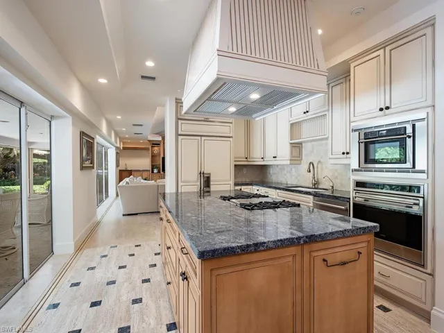221 2nd Ave N, Naples, Florida 34102