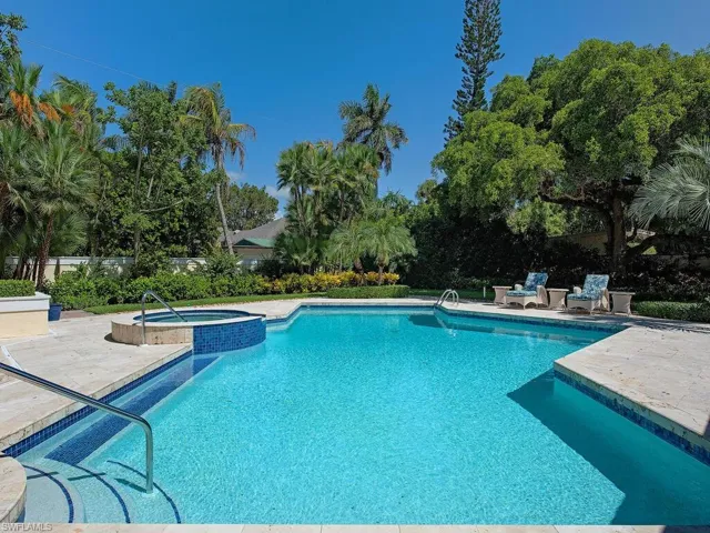 221 2nd Ave N, Naples, Florida 34102