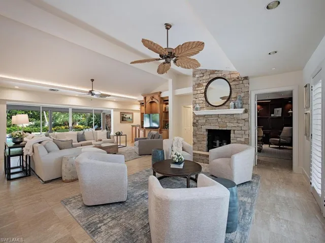 221 2nd Ave N, Naples, Florida 34102