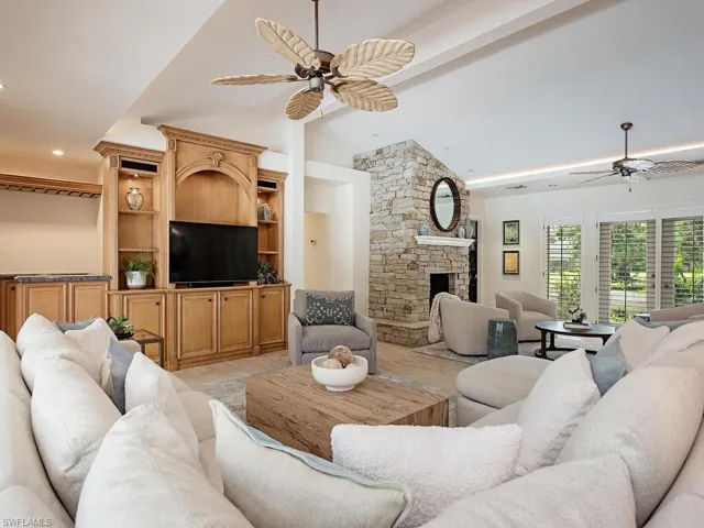 221 2nd Ave N, Naples, Florida 34102