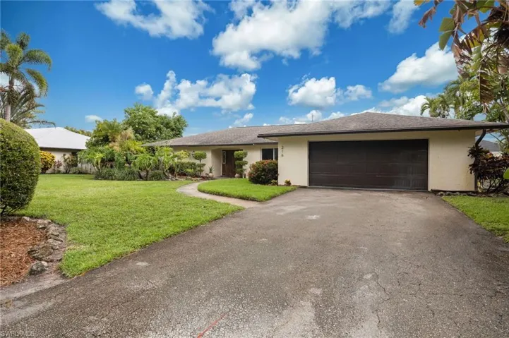 216 Willoughby Dr, Naples, Florida 34110