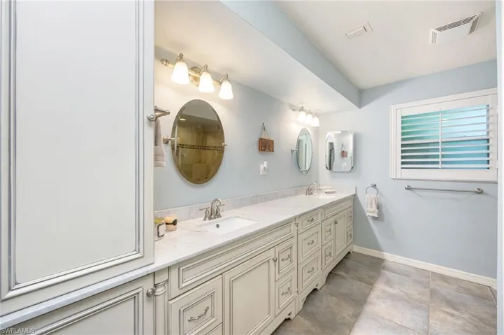 216 Willoughby Dr, Naples, Florida 34110