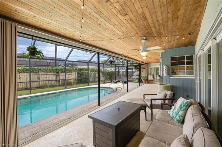 216 Willoughby Dr, Naples, Florida 34110
