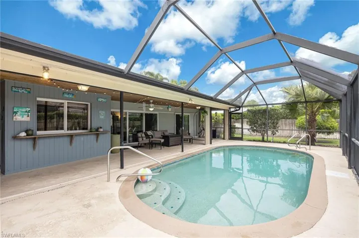 216 Willoughby Dr, Naples, Florida 34110