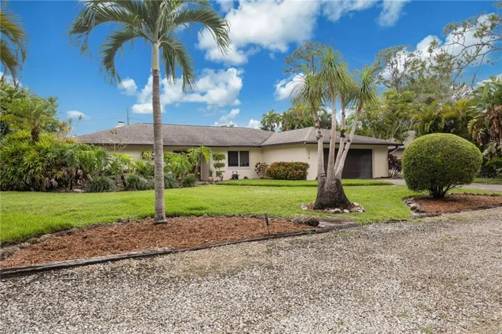 216 Willoughby Dr, Naples, Florida 34110