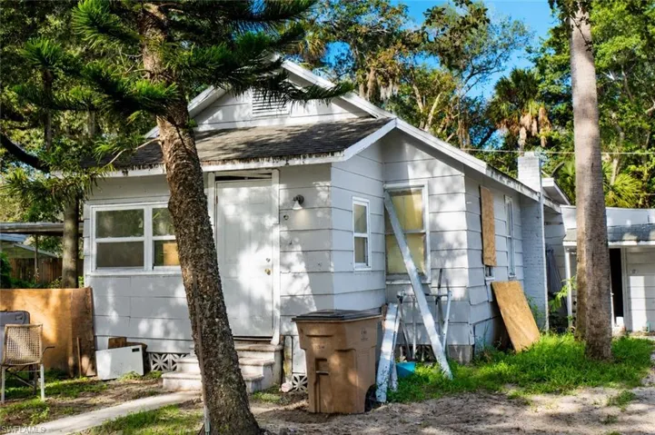 221 Avacado Ct, Fort Myers, Florida 33905