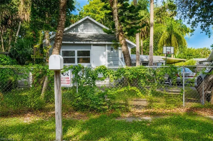 221 Avacado Ct, Fort Myers, Florida 33905