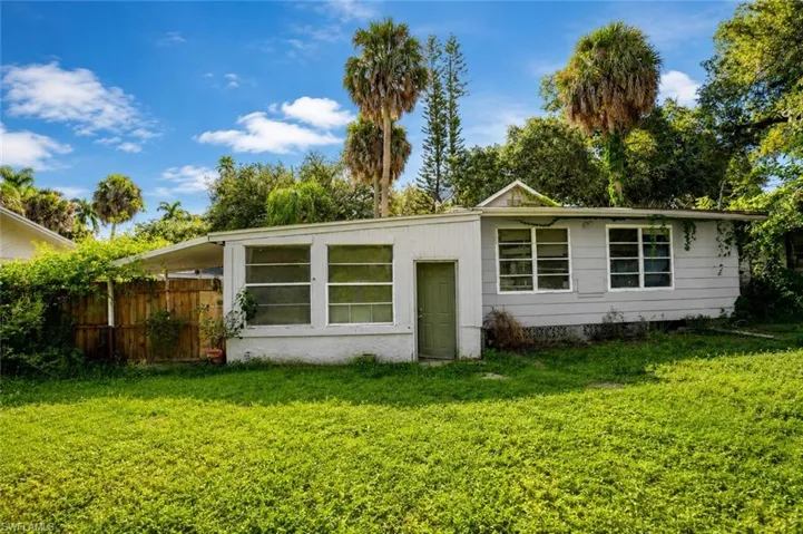 221 Avacado Ct, Fort Myers, Florida 33905