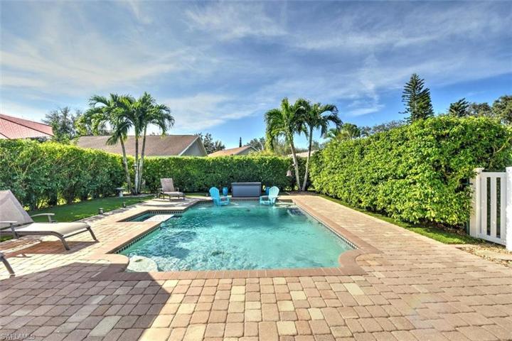 Sparkling & Private Pool with Brick Paver Patio