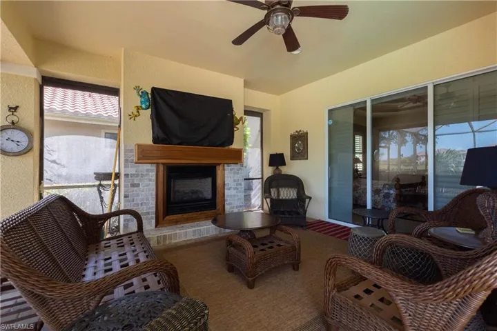 UNDER ROOF LANAI