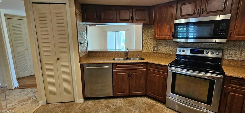 9640 Windsor Gardens Ln 104, Fort Myers, Florida 33919
