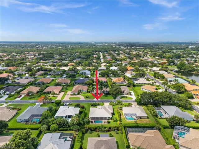 2027 Castle Garden Ln, Naples, Florida 34110