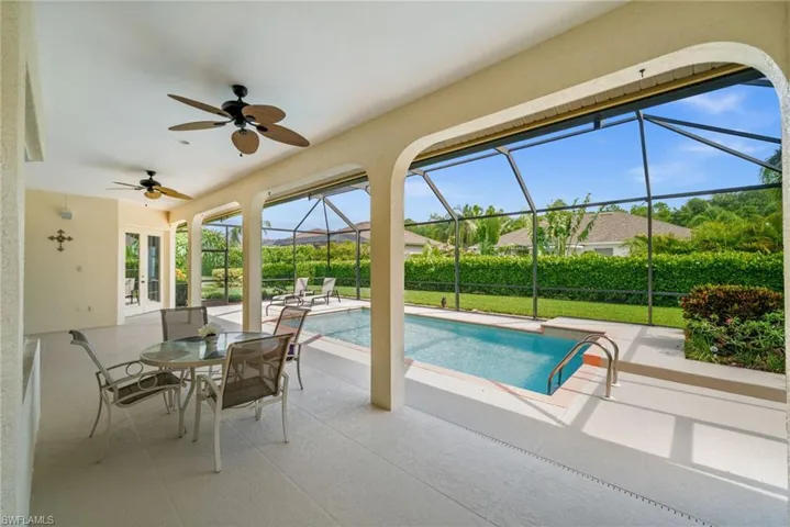 2027 Castle Garden Ln, Naples, Florida 34110