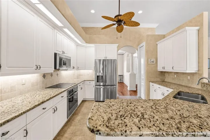 2027 Castle Garden Ln, Naples, Florida 34110
