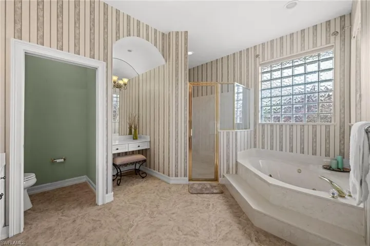2027 Castle Garden Ln, Naples, Florida 34110