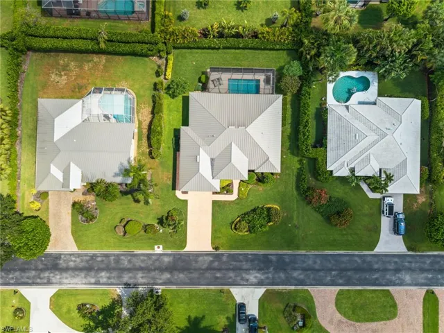 2027 Castle Garden Ln, Naples, Florida 34110