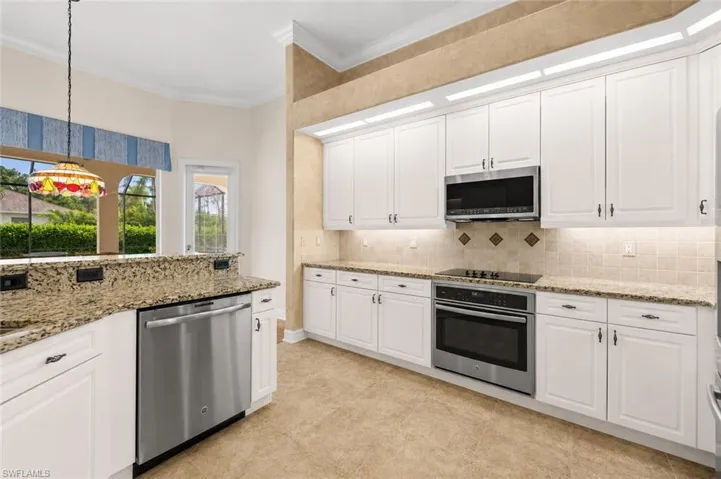 2027 Castle Garden Ln, Naples, Florida 34110