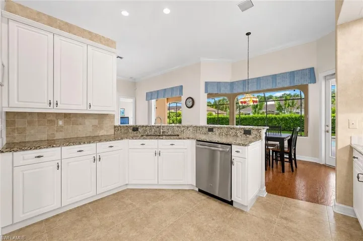 2027 Castle Garden Ln, Naples, Florida 34110