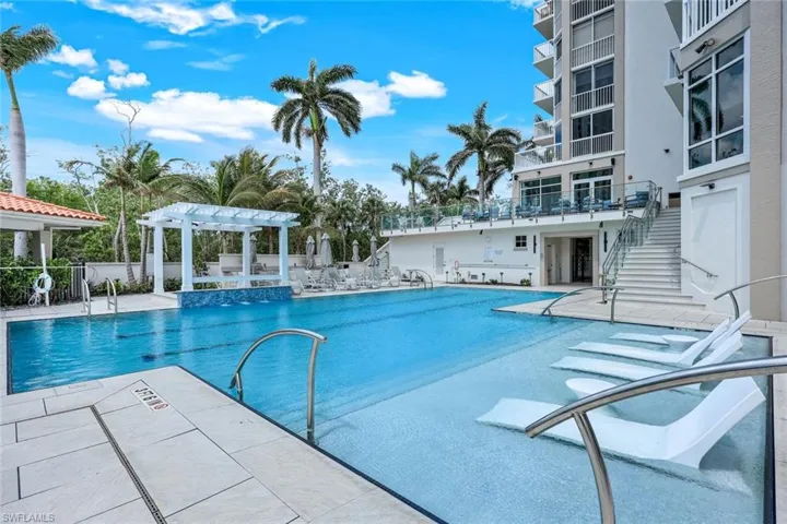Expansive Sun Deck incl. Upper Pool Terrace