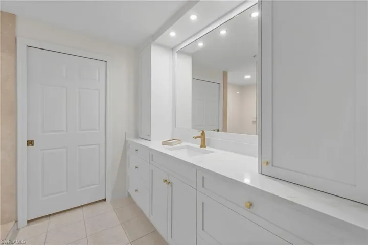 4510 Botanical Place Cir 107, Naples, Florida 34112