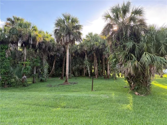 2nd St Nw, Naples, Florida 34120