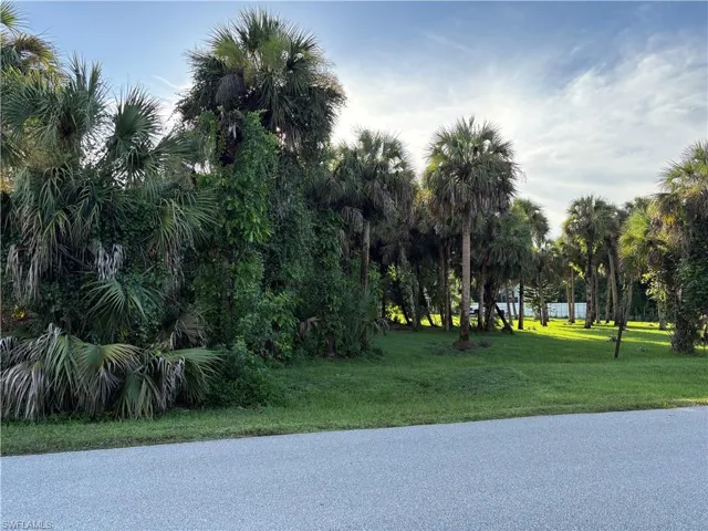 2nd St Nw, Naples, Florida 34120